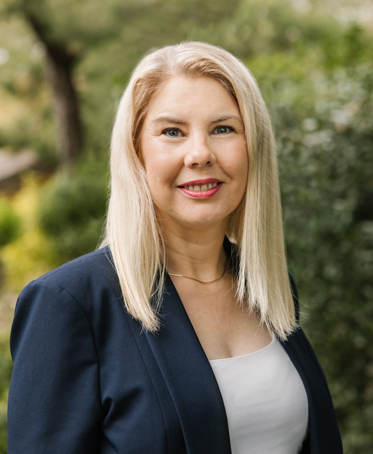Image of Katie McCusker with blurred garden background